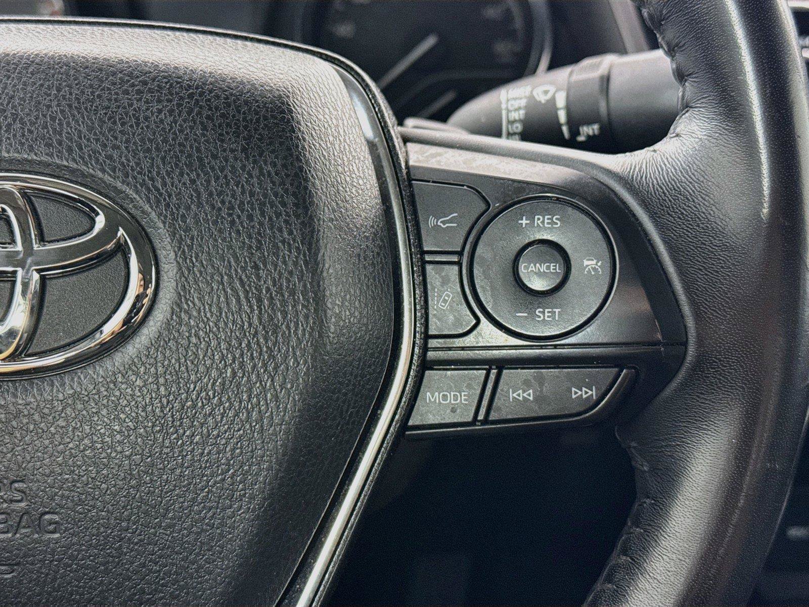 Used 2019 Toyota Camry SE w/ Convenience Package FWD image 17