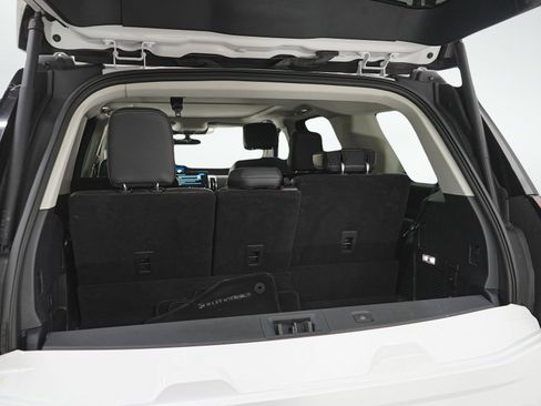 Used 2025 Ford Expedition Platinum AWD/4WD image 12