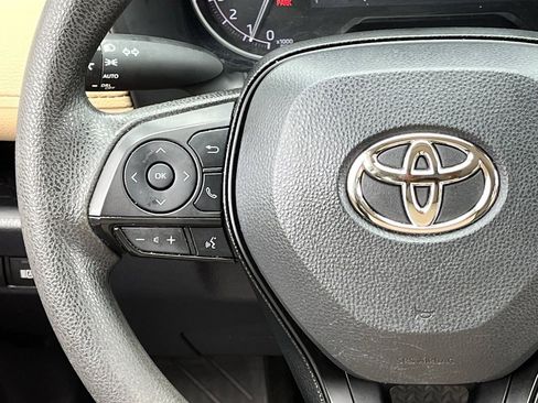 Used 2023 Toyota RAV4 XLE FWD image 12