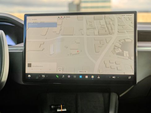 Used 2024 Tesla Model X image 19