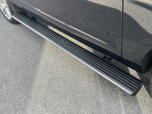 Used 2023 Ford Expedition Max Limited image 11