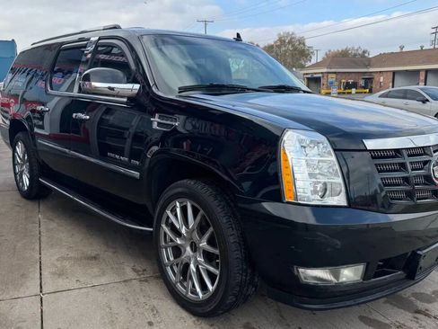 Used 2011 Cadillac Escalade ESV AWD image 5
