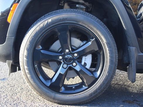 Used 2023 Jeep Grand Cherokee Altitude image 15