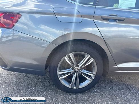 Used 2024 Volkswagen Jetta SE FWD image 10