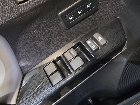 Used 2018 Toyota RAV4 Limited w/ Advanced Technology Package AWD/4WD image 15