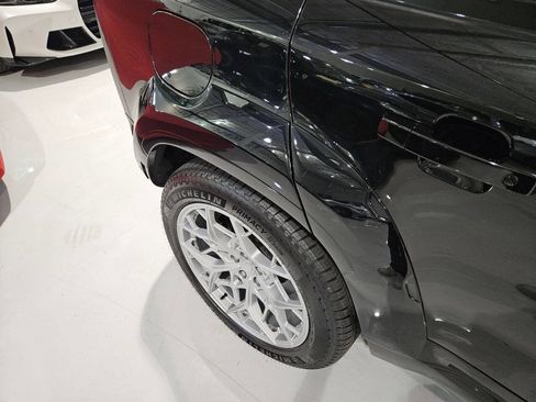 Used 2024 Land Rover Defender 110 V8 image 15