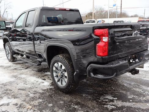 Used 2024 Chevrolet Silverado 2500 Custom w/ Custom Value Package image 3