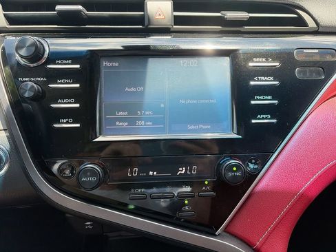 Used 2018 Toyota Camry XSE FWD image 18