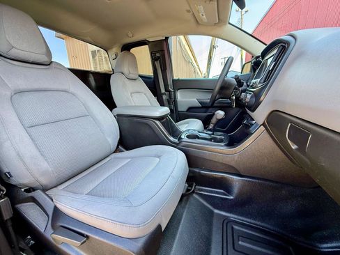 Used 2018 Chevrolet Colorado W/T RWD image 29