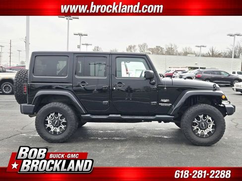 Used 2015 Jeep Wrangler Unlimited Sahara AWD/4WD image 2