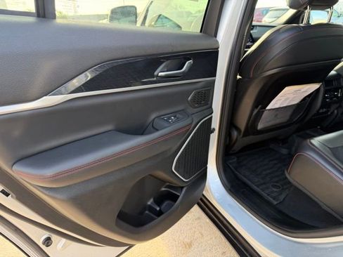 Used 2022 Jeep Grand Cherokee Trailhawk image 9