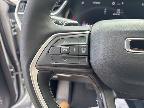 New 2025 Jeep Grand Cherokee Limited w/ Black Appearance Package AWD/4WD image 18