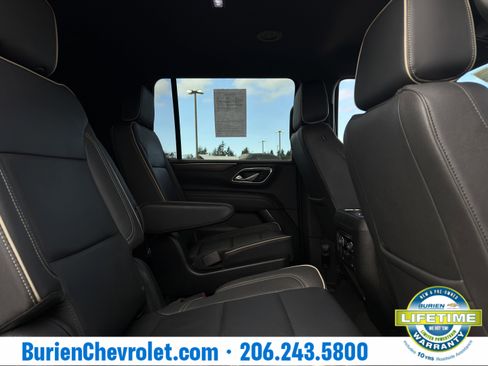 Used 2023 Chevrolet Suburban Premier image 25