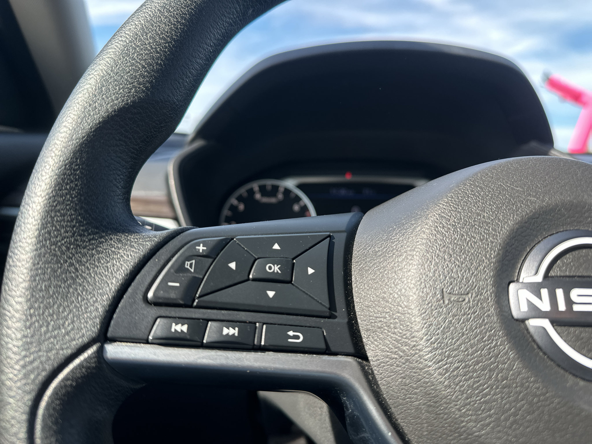 Used 2024 Nissan Altima 2.5 SV FWD image 26