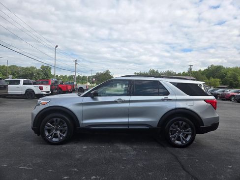 Used 2023 Ford Explorer XLT w/ Equipment Group 202A AWD/4WD image 5