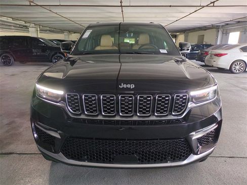 New 2025 Jeep Grand Cherokee Summit image 3