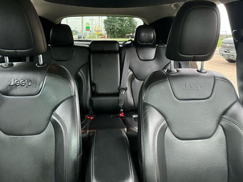 Used 2019 Jeep Cherokee Limited AWD/4WD image 23