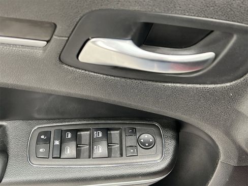 Used 2022 Chrysler 300 S image 13