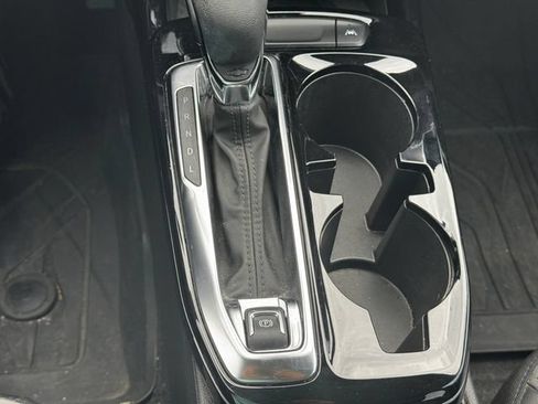 Used 2024 Chevrolet Trax LT w/ Sunroof Package FWD image 33