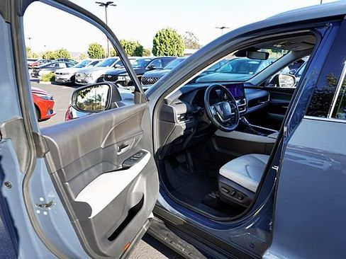 Used 2025 Toyota Grand Highlander AWD Hybrid image 37