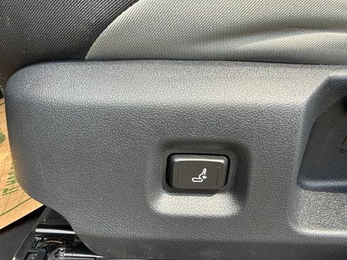 Used 2024 Toyota Tacoma TRD Sport AWD/4WD image 17