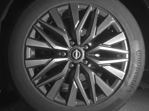 Used 2025 Nissan Altima 2.5 SV FWD image 14