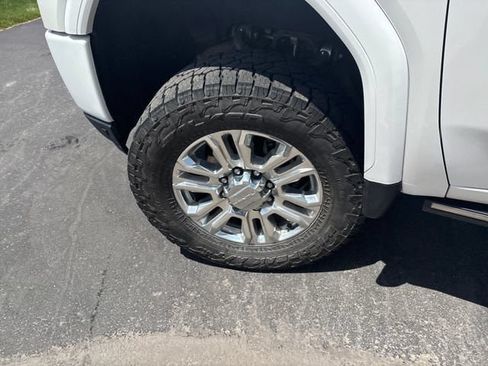 Certified 2022 GMC Sierra 2500 Denali w/ Denali Ultimate Package AWD/4WD image 28