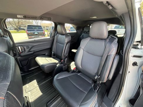 Used 2021 Toyota Sienna XSE image 25