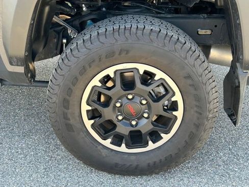 Used 2024 Toyota Tacoma TRD Off-Road image 12