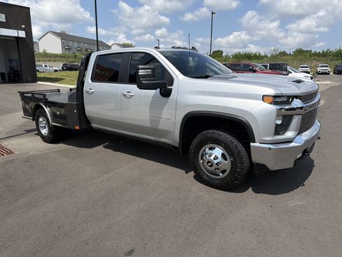 Used 2022 Chevrolet Silverado 3500 LT w/ Convenience Package AWD/4WD image 6