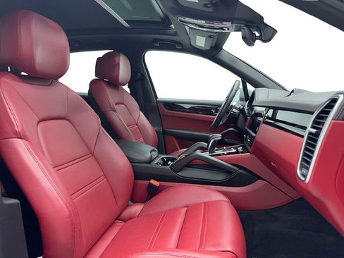 Used 2022 Porsche Cayenne image 18