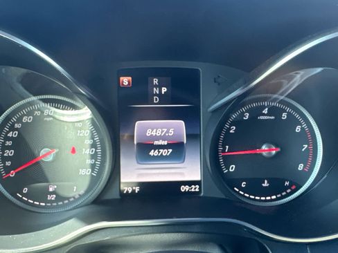 Used 2019 Mercedes-Benz GLC 300 4MATIC image 24