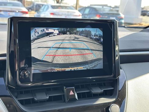 Used 2023 Toyota Corolla LE image 4