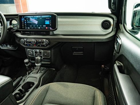 Used 2024 Jeep Wrangler Unlimited AWD/4WD image 46