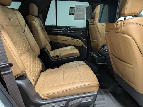 Used 2023 Cadillac Escalade Premium Luxury image 46