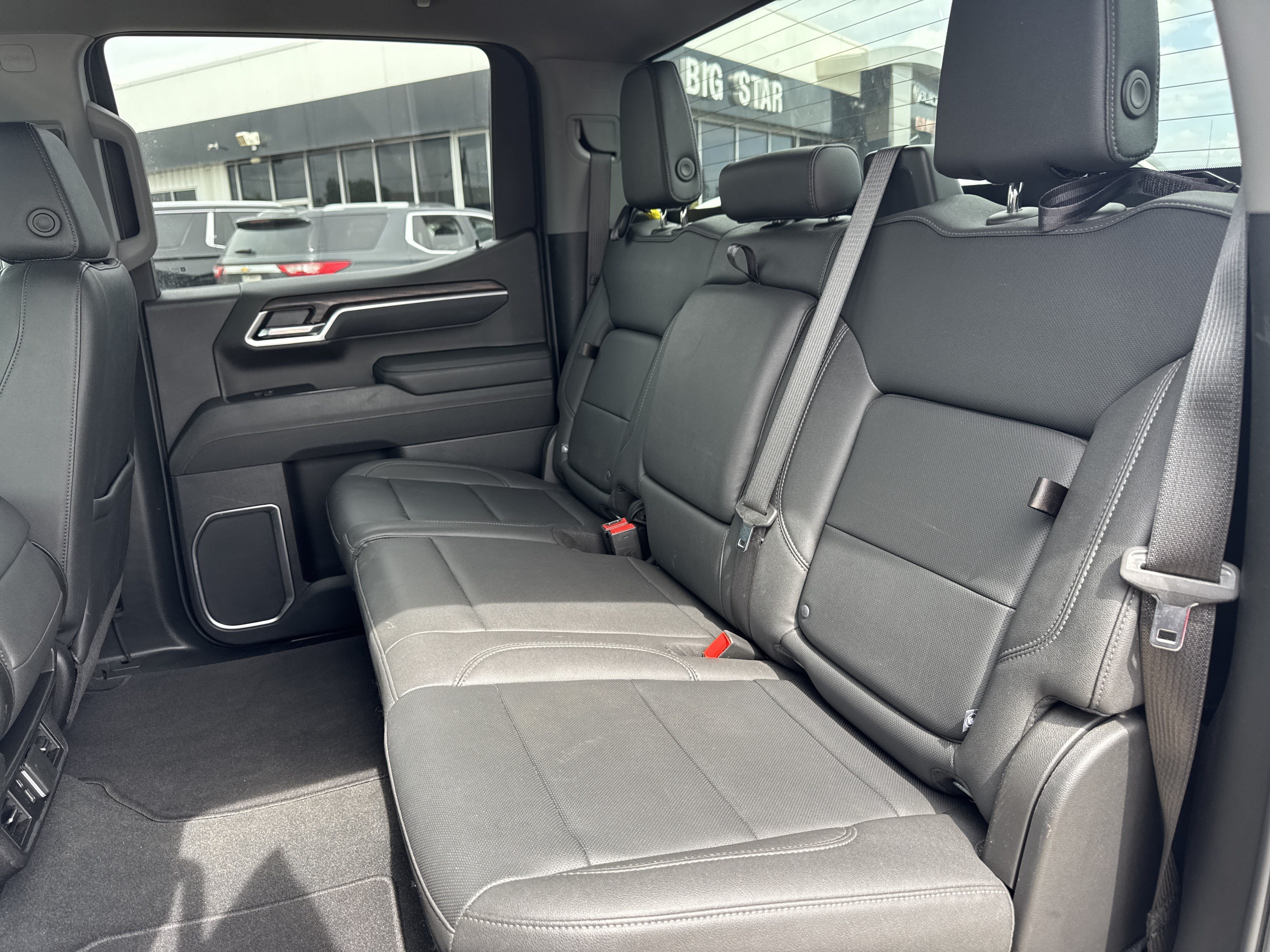 Used 2026 GMC Sierra 1500 SLT RWD image 7