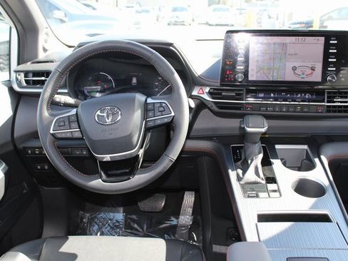 Used 2023 Toyota Sienna XSE w/ XSE Plus Package image 15