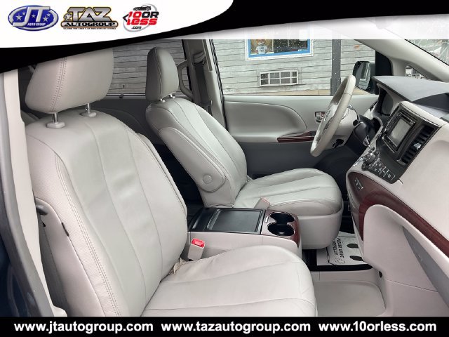 Used 2014 Toyota Sienna XLE FWD image 13