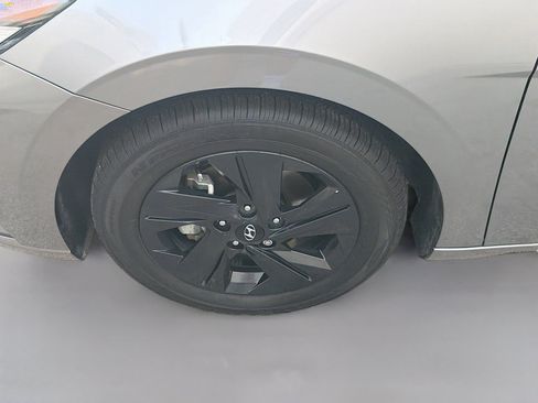 Used 2023 Hyundai Elantra Blue image 35