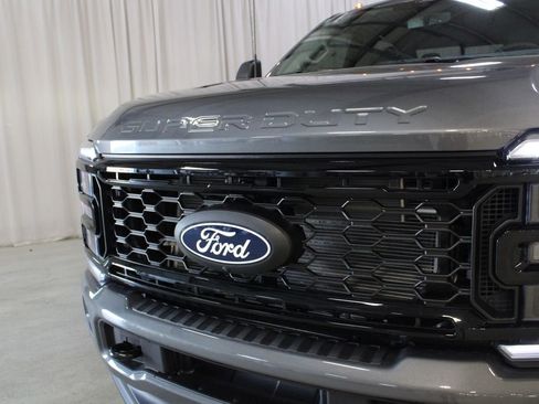 New 2027 Ford F250 XLT w/ XLT Premium Package AWD/4WD image 32