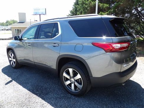 Used 2019 Chevrolet Traverse LT w/ LT Premium Package FWD image 3