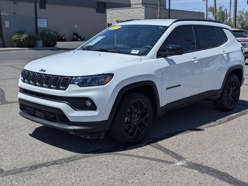 Used 2025 Jeep Compass Latitude w/ Altitude Special Edition AWD/4WD image 5