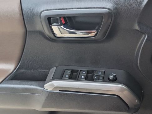 Used 2020 Toyota Tacoma Limited AWD/4WD image 27