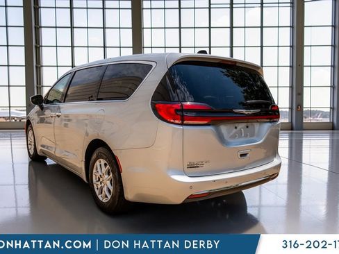 Used 2023 Chrysler Pacifica Touring-L FWD image 28