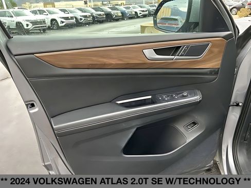 Used 2024 Volkswagen Atlas SE image 20