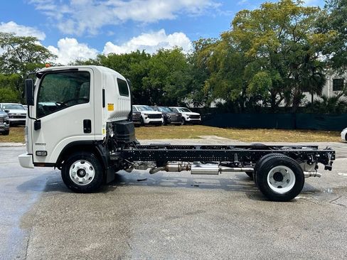 New 2024 Chevrolet Low Cab Forward image 7
