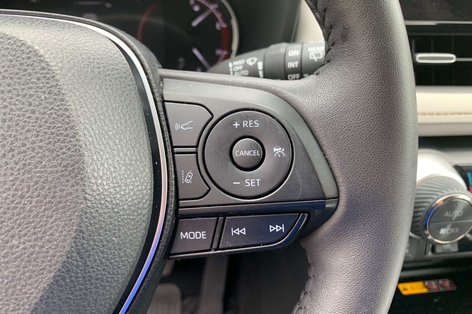 Used 2025 Toyota RAV4 XLE Premium w/ Weather Package AWD/4WD image 30