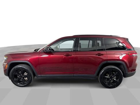 Used 2023 Jeep Grand Cherokee Limited w/ Black Appearance Package AWD/4WD image 5