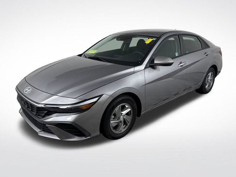 Certified 2024 Hyundai Elantra SE FWD image 9