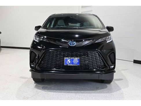 New 2025 Toyota Sienna XSE image 4